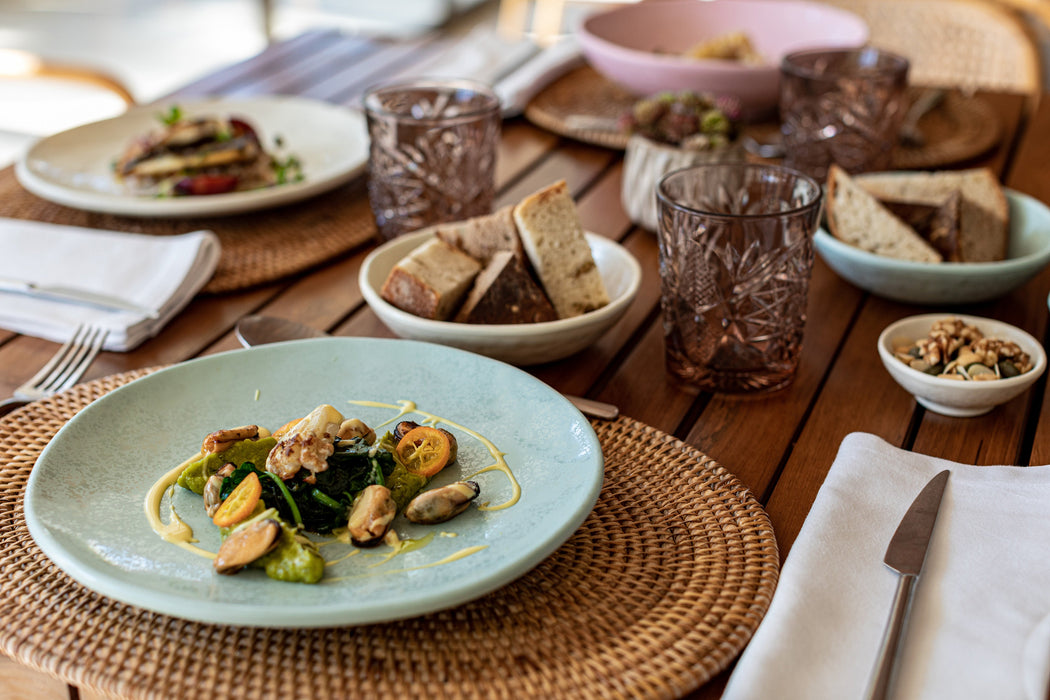 Mineral Noir Melamine Crackle Plate